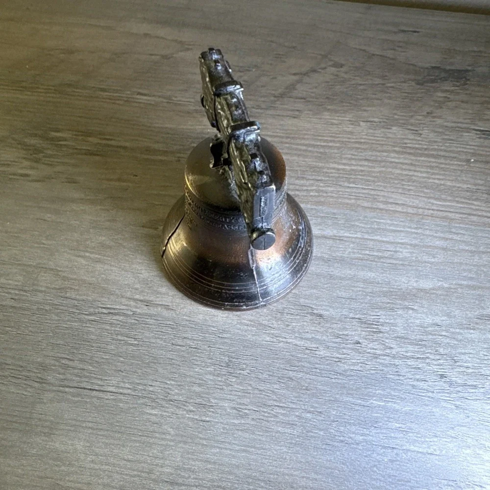 Vintage Mini Replica Liberty Bell With Working Bell, Bronze Metal Pass‎ And Stow - Picture 7 of 8
